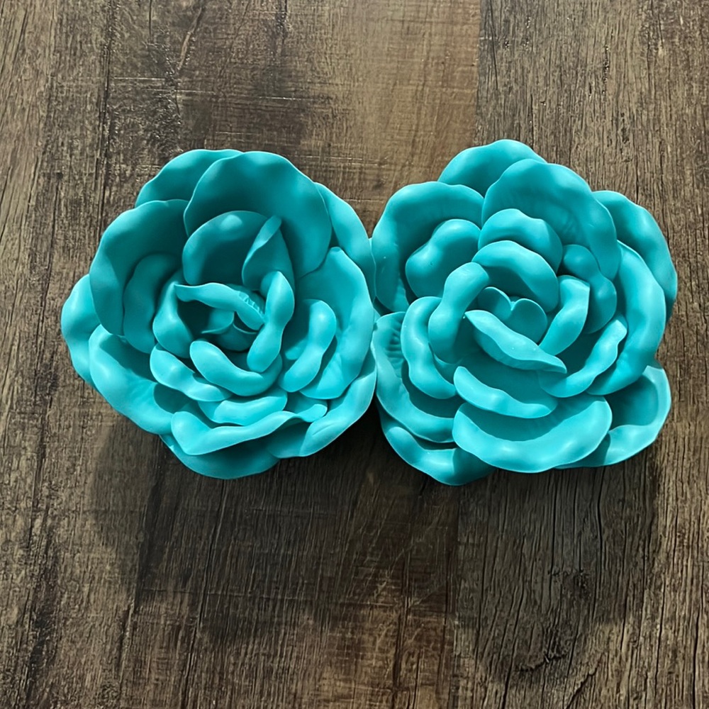 2 Teal flowers wall art